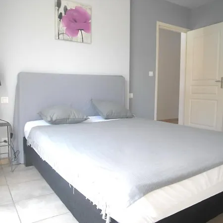 Avec Piscine Privee, Climatisation Et Jardin Clos - - Fr-1-776-67 *